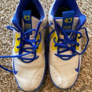 Kevin Durant KD Trey 5 Basketball Shoes